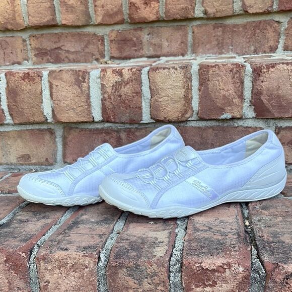 Sketchers White Relaxed Fit Memory Foam - Picture 1 of 7